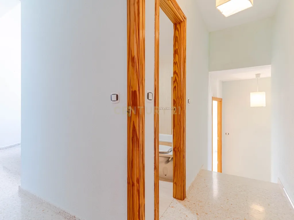 Apartamento T4 com Vista Panorâmica em Pulianas, Granada - Image 17
