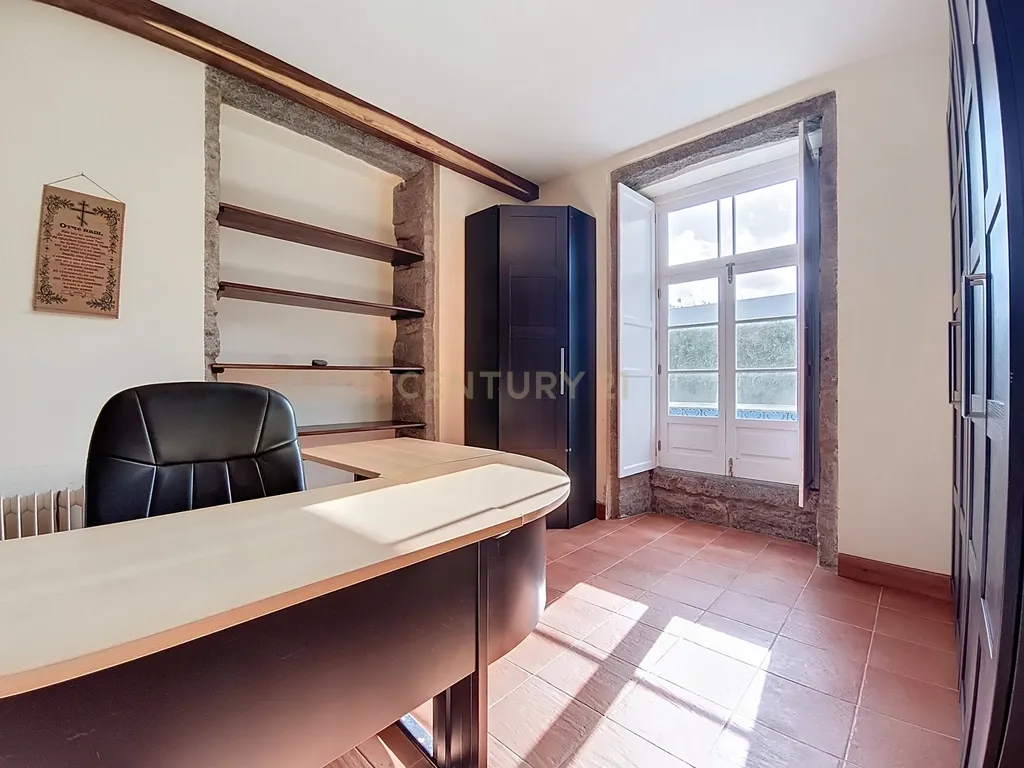 Rústico de Luxo – Moradia Renovada com Vista Mar Deslumbrante - Image 15