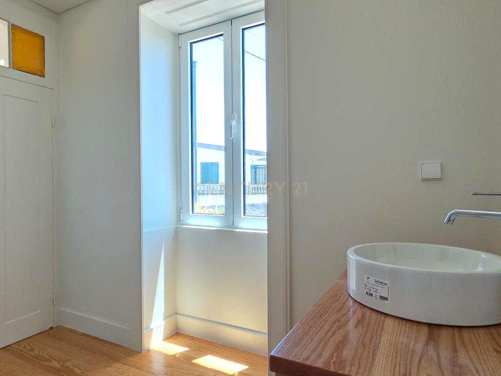 Moradia T2 com amplo terreno na Calheta - Image 17
