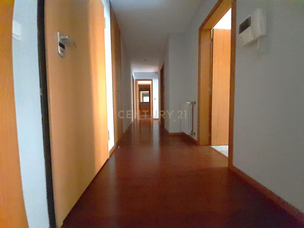 T2 no Empreendimento da Quinta da Seara - Image 7