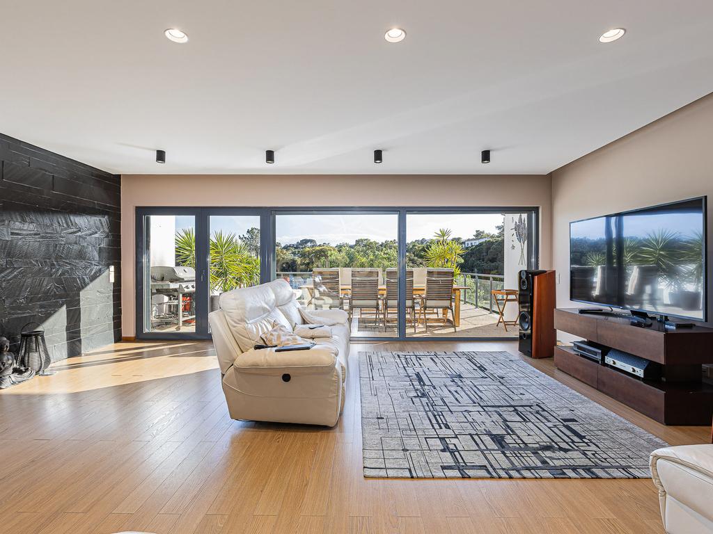 ✨ Moradia T4 de Luxo em Condomínio Exclusivo – Santo Antão do Tojal, Loures - Image 2