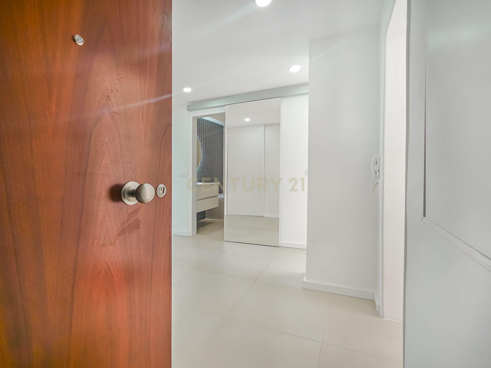 Fotografia 6 de Apartamento Renovado T2 | Suíte | Mobilado | Elevador | Ar Condicionado | Luminoso|  Estoril | Cascais |  a 12 minutos da Praia