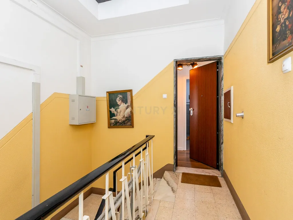 Apartamento T3 remodelado no Barreiro - Image 2