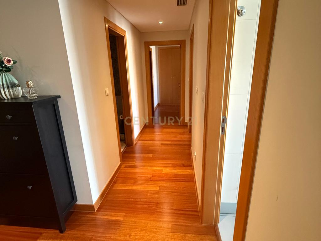 Apartamento T2 Moderno em Odivelas com Vista para a Cidade - Image 10