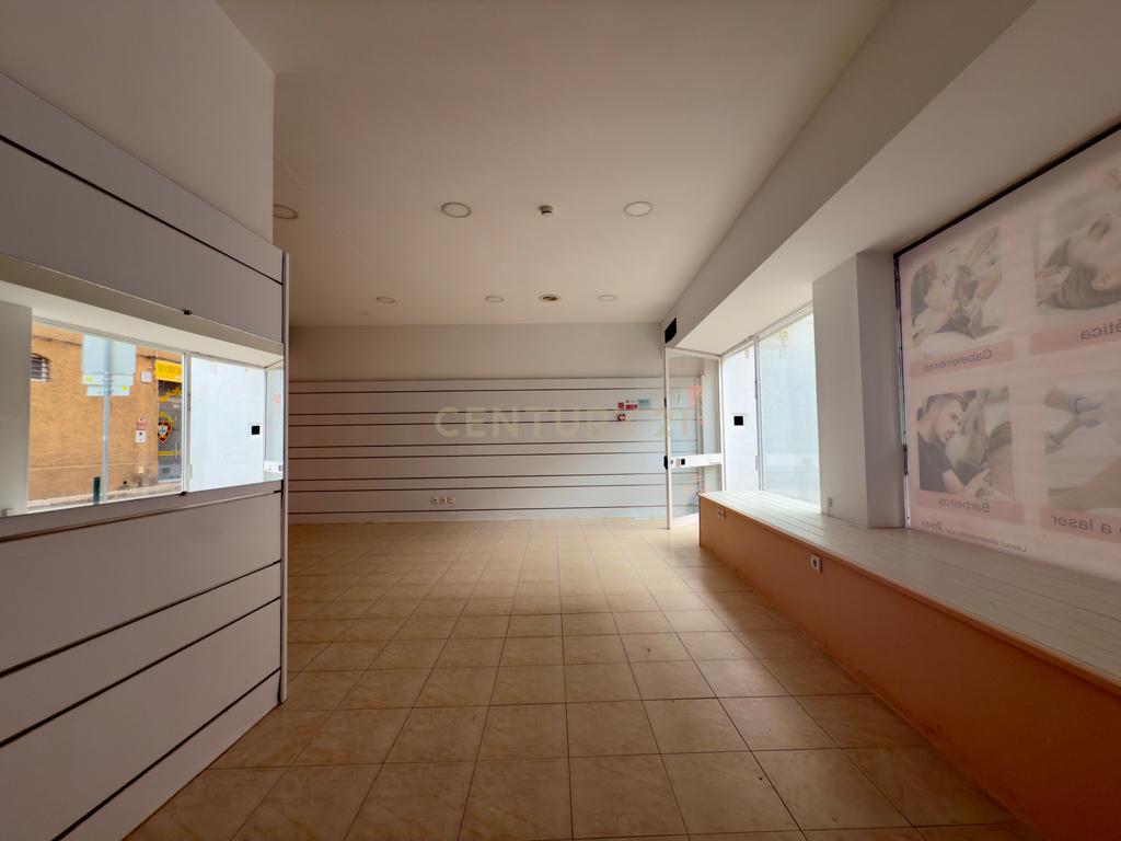 Loja com 77 m² para arrendamento na Rua da Olivença – Centro de Portimão - Image 11