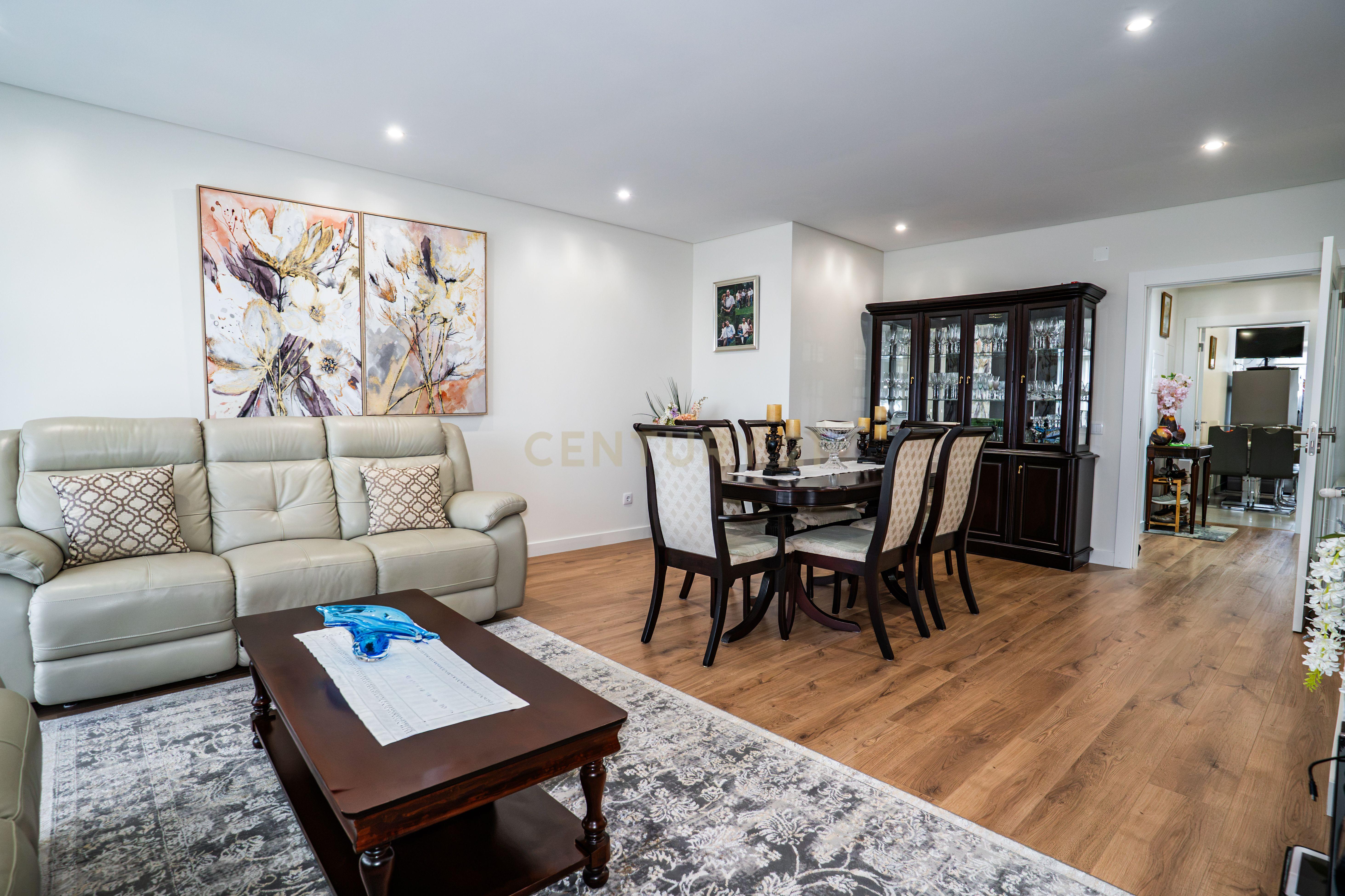 Fotografia 4 de Apartamento T3 Semi-Novo em Caldas da Rainha | 2 Varandas | 2 Parqueamentos
