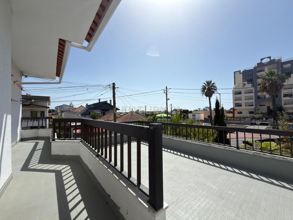 Moradia de Gaveto T3 no Centro da Charneca da Caparica - Image 15