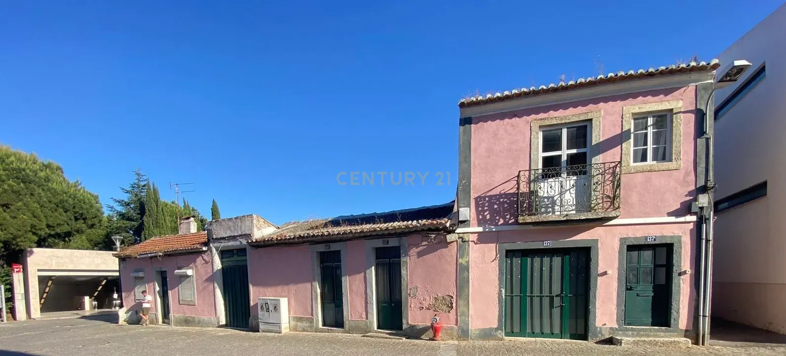 Imóvel em localização única - centro de telheiras - Image 1