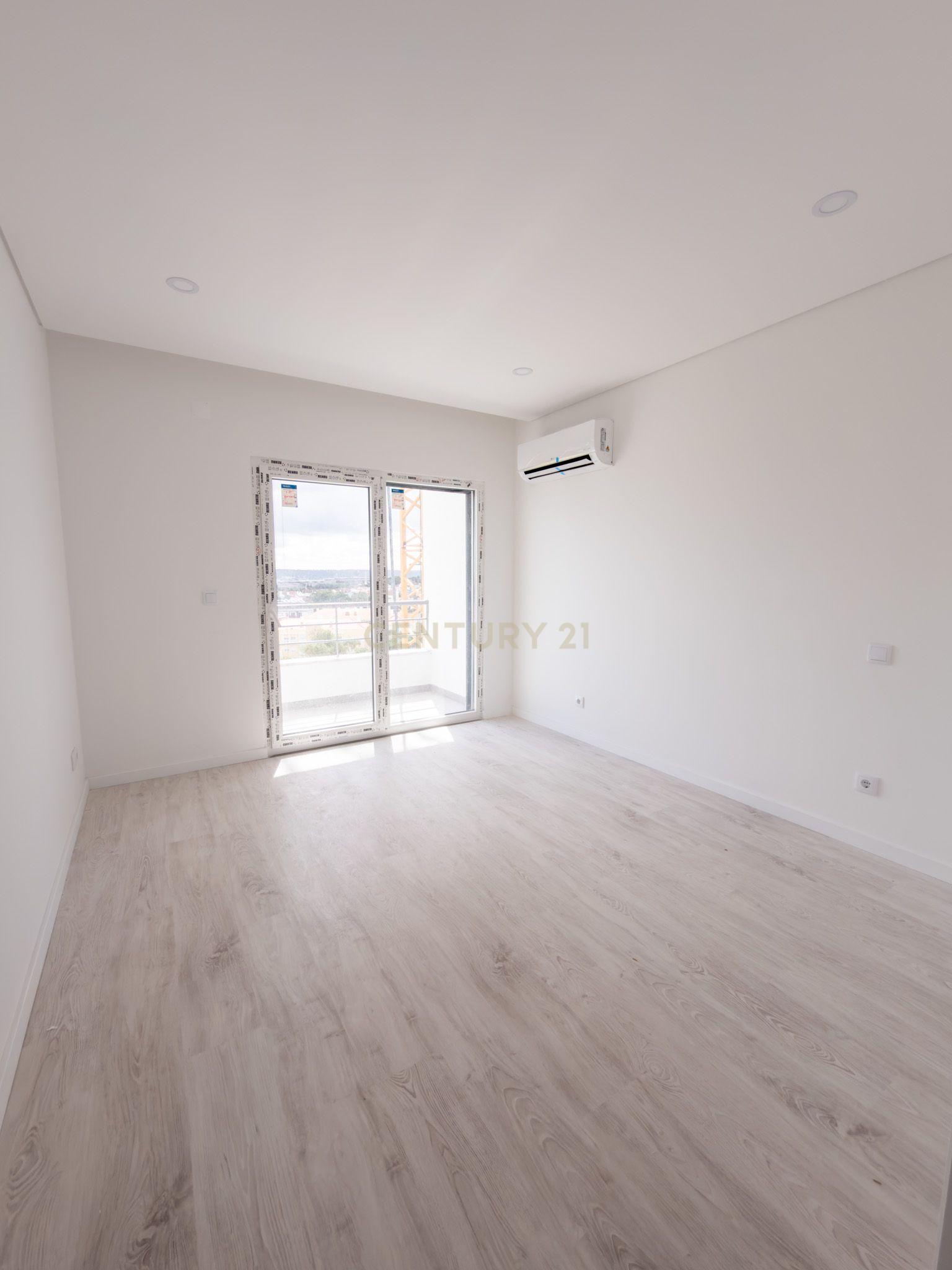Fotografia 7 de CONDOMINIO QUINTA DA LADEIRA - DUPLEX T1 + 1 OPEN SPACE 30m2, COM TERRAÇOS,CHURRASQUEIRA E JARDIM