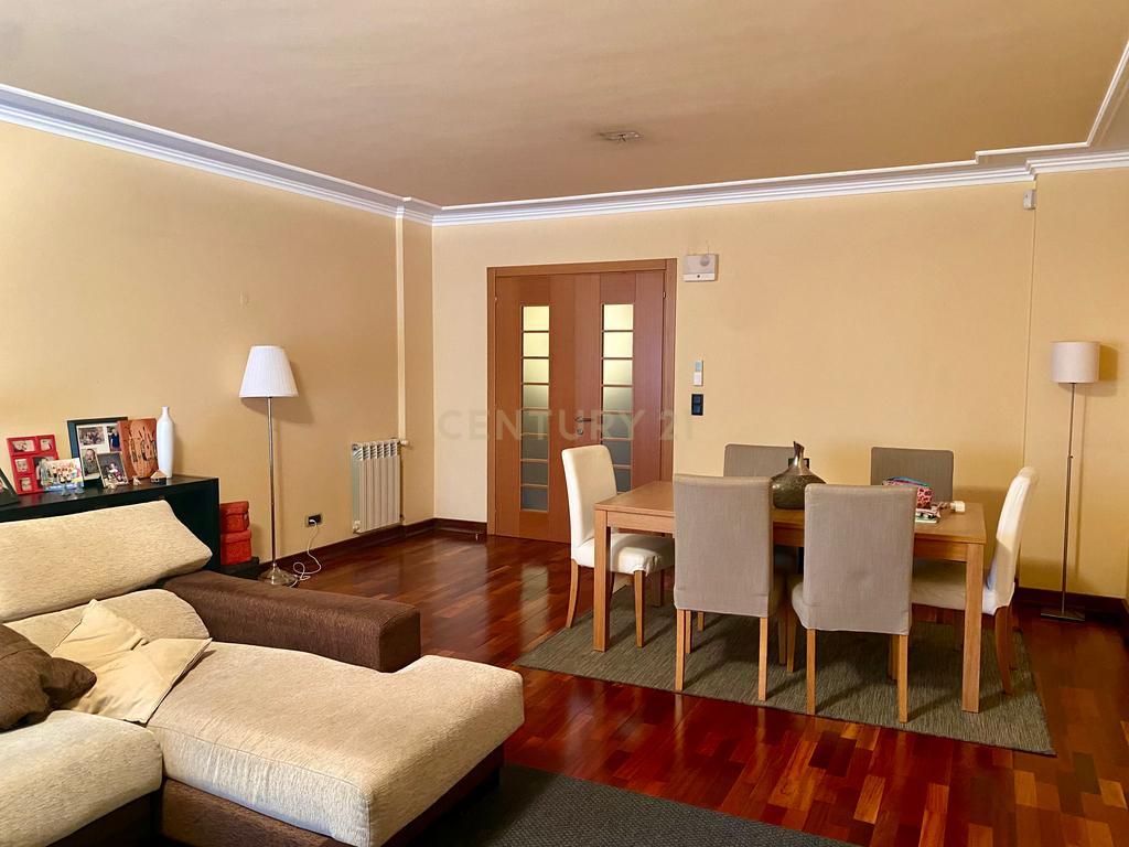 Exclusivo T3 de 180 m² com Vista Rio no prestigiado Condomínio Solar das Marinhas | Póvoa de Santa Iria - Image 2
