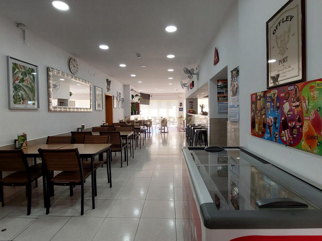 Trespasse de Café/Restaurante Totalmente Equipado | Patacão – Faro - Image 7