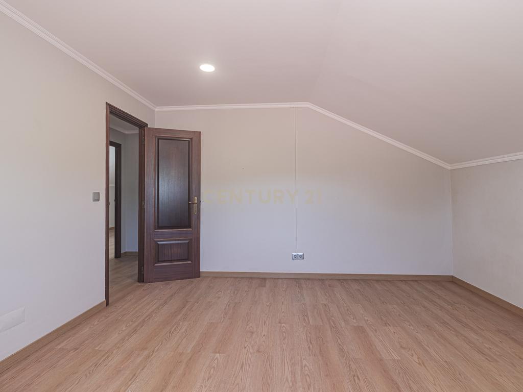 Moradia T4 em Vila Nova - Bucelas - Image 38