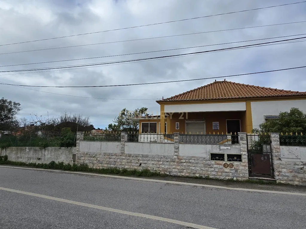 Terreno Urbano de 3.900 m², com moradia térrea sem licença – Charneca de Caparica - Image 4