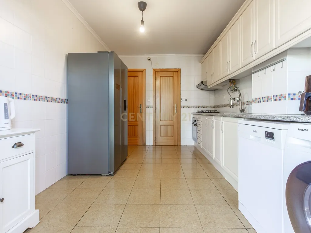 Apartamento Quatro Assoalhadas -Com Lugar de Parqueamento - Quinta do Anjo, Palmela - Image 12