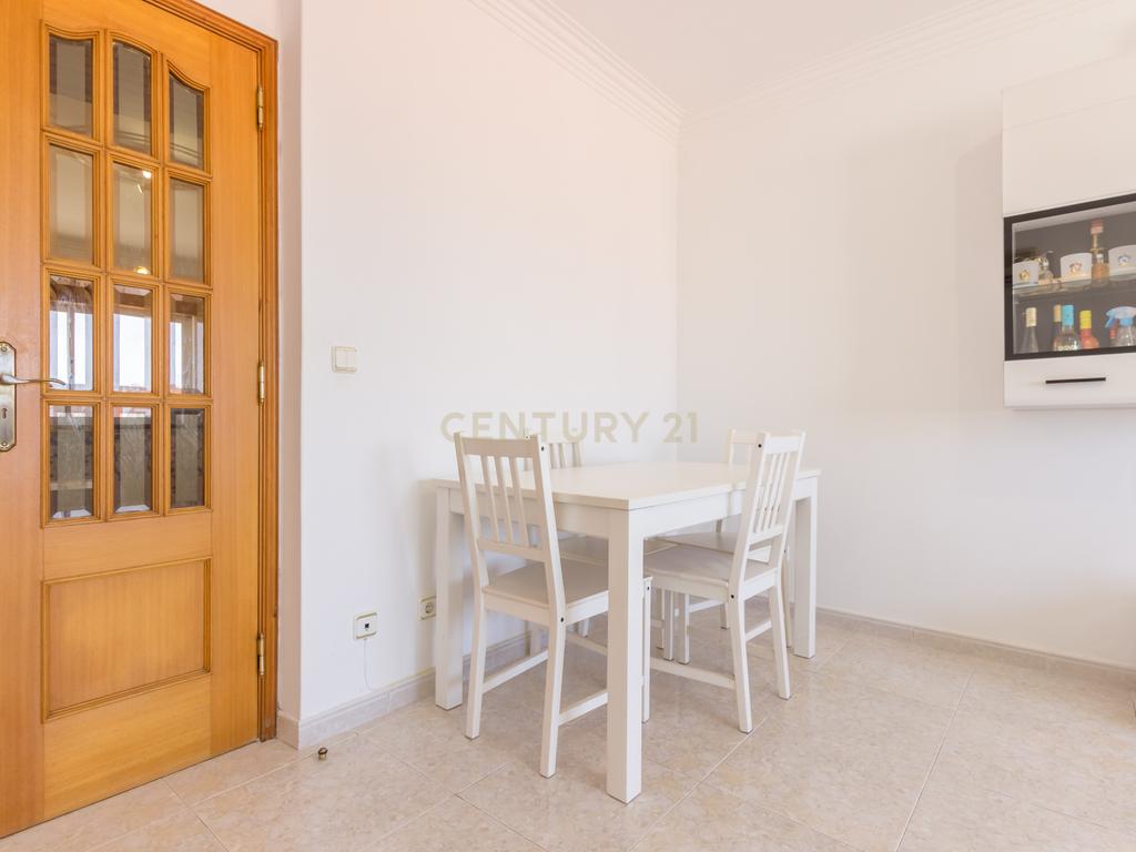 Apartamento T2 na Quinta do Conde - Image 3