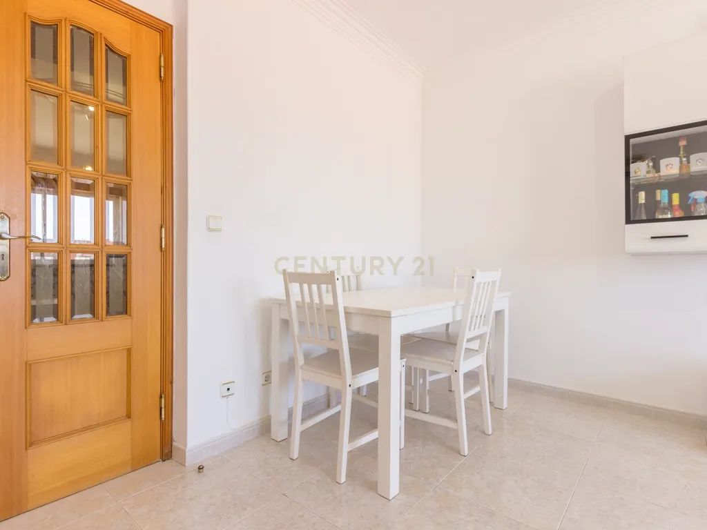 Apartamento T2 na Quinta do Conde - Image 3
