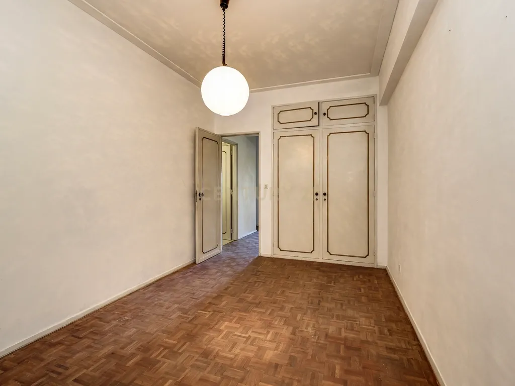 Apartamento T4 com 129 m² e estacionamento — Calçada do Tojal, oportunidade para remodelação total - Image 16