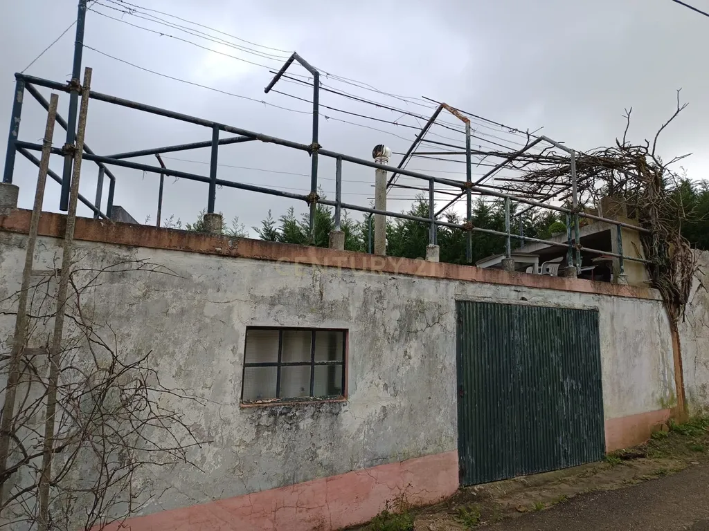 Moradia T2 com Garagem em Carvoeira e Carmões - Image 3