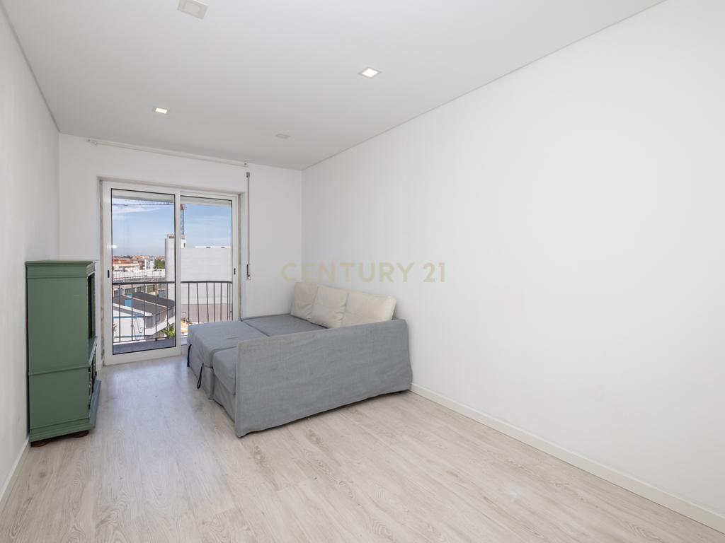 Apartamento T3 para arrendamento - 5 piso c/elevador - Amora - Image 19