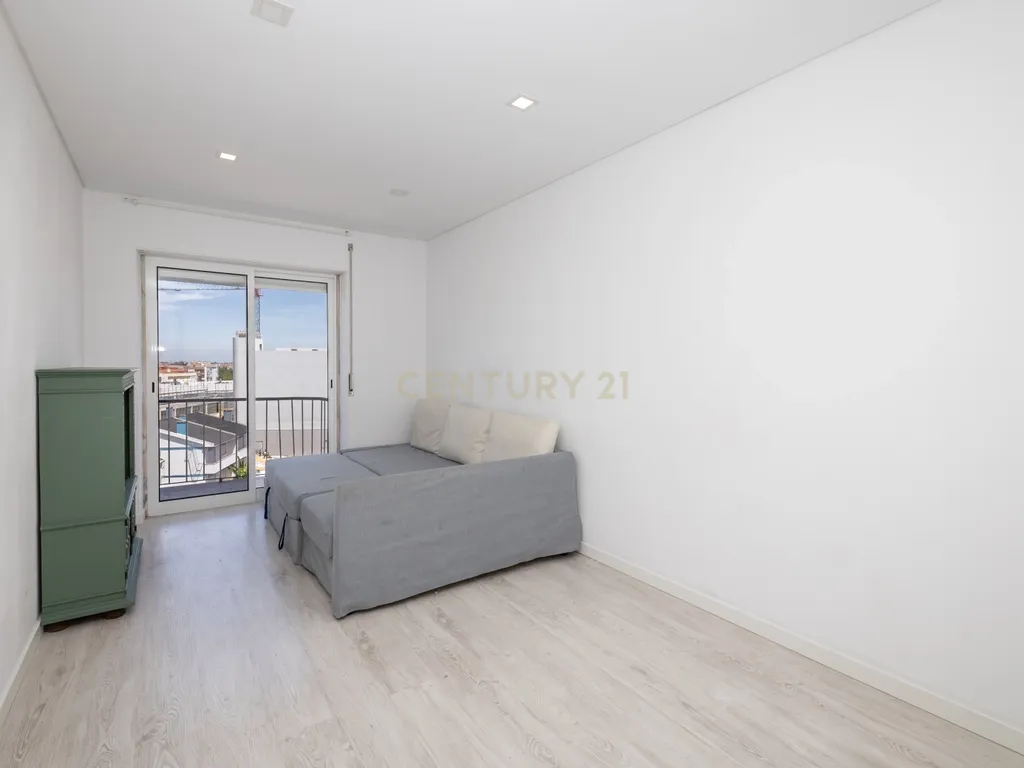 Apartamento T3 para arrendamento - 5 piso c/elevador - Amora - Image 19