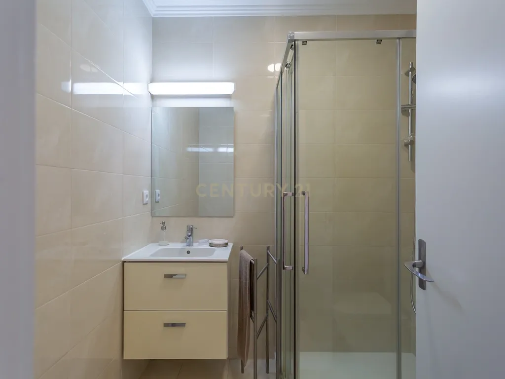 Apartamento T2 para arrendamento em Alfornelos, Amadora - Image 17