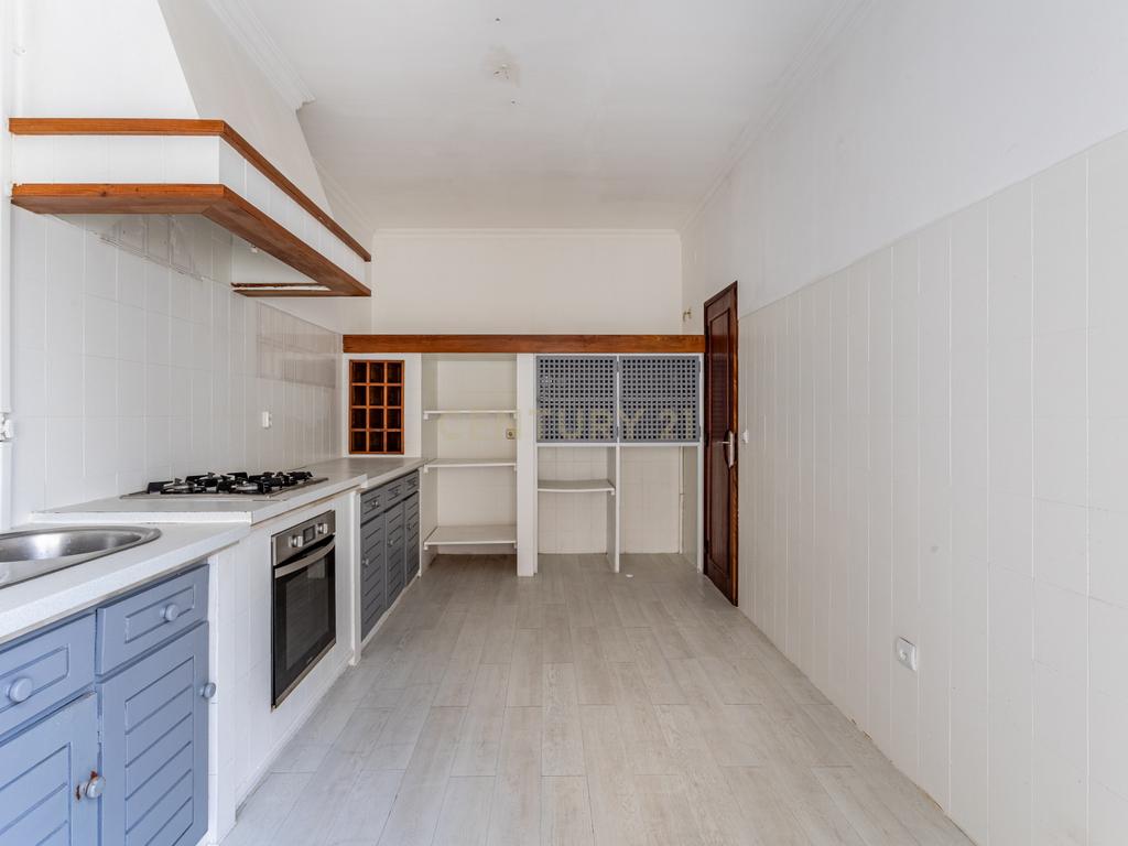 Espaçosa Moradia T3 em Azambuja, Lisboa - Image 10