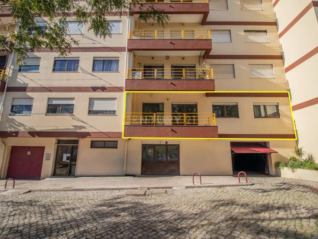 Apartamento T2 com varanda e elevador na Figueira da Foz - Image 2