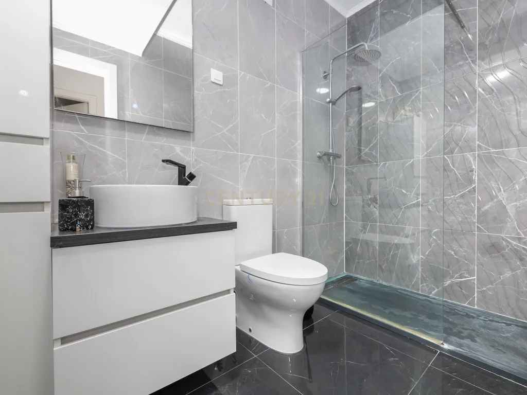 Apartamento T2 no Feijó totalmente remodelado - Image 18