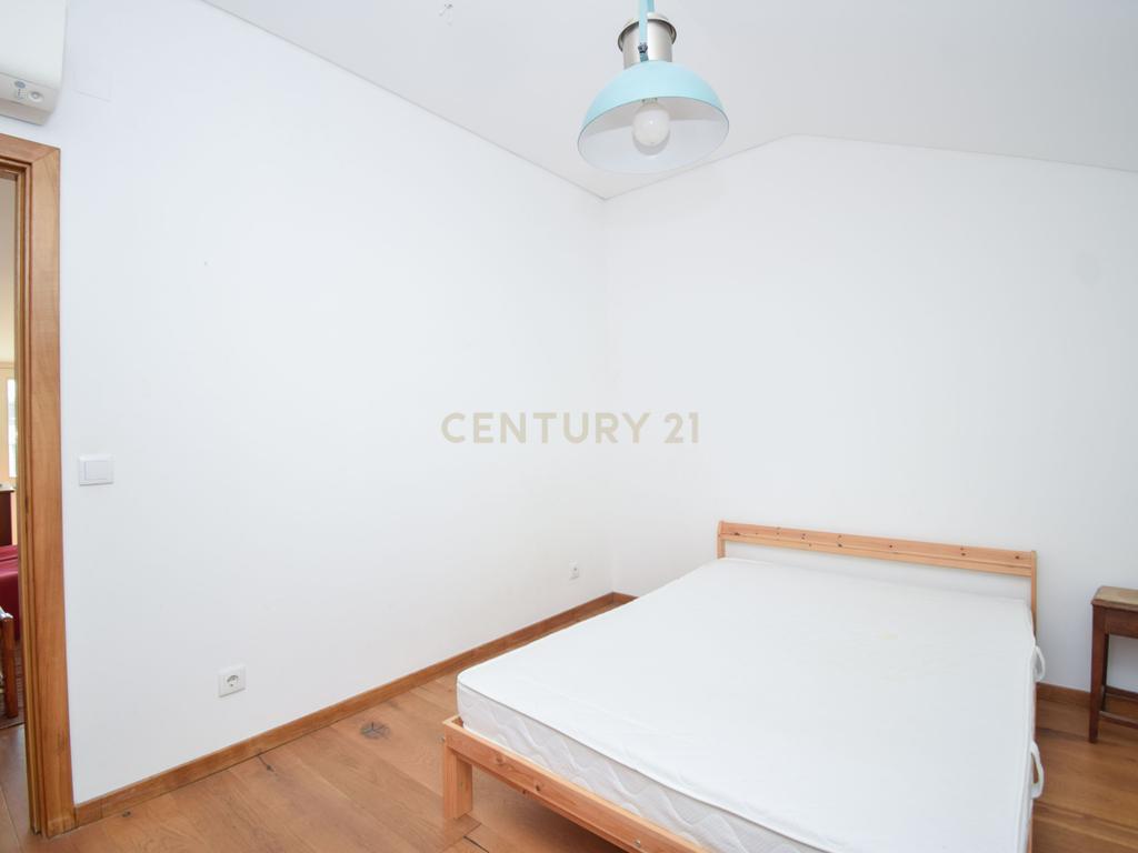 Apartamento T5 Duplex para Arrendamento em Alcântara (2.300€) - Image 15