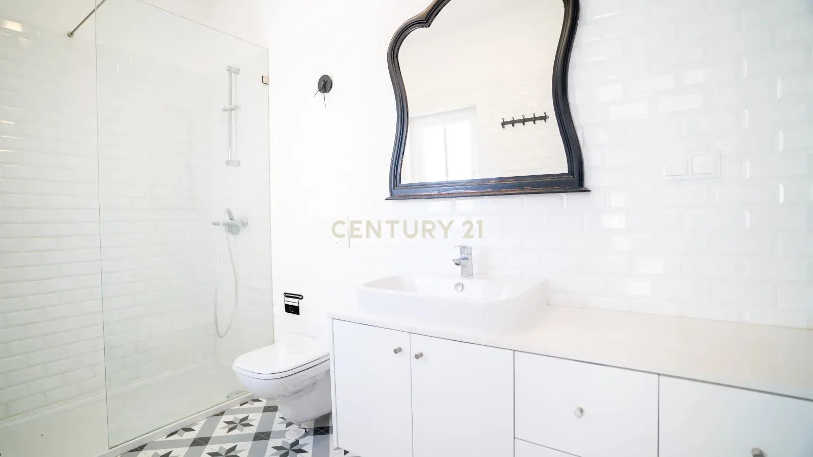 Apartamento T2 com 83 m² - Image 27