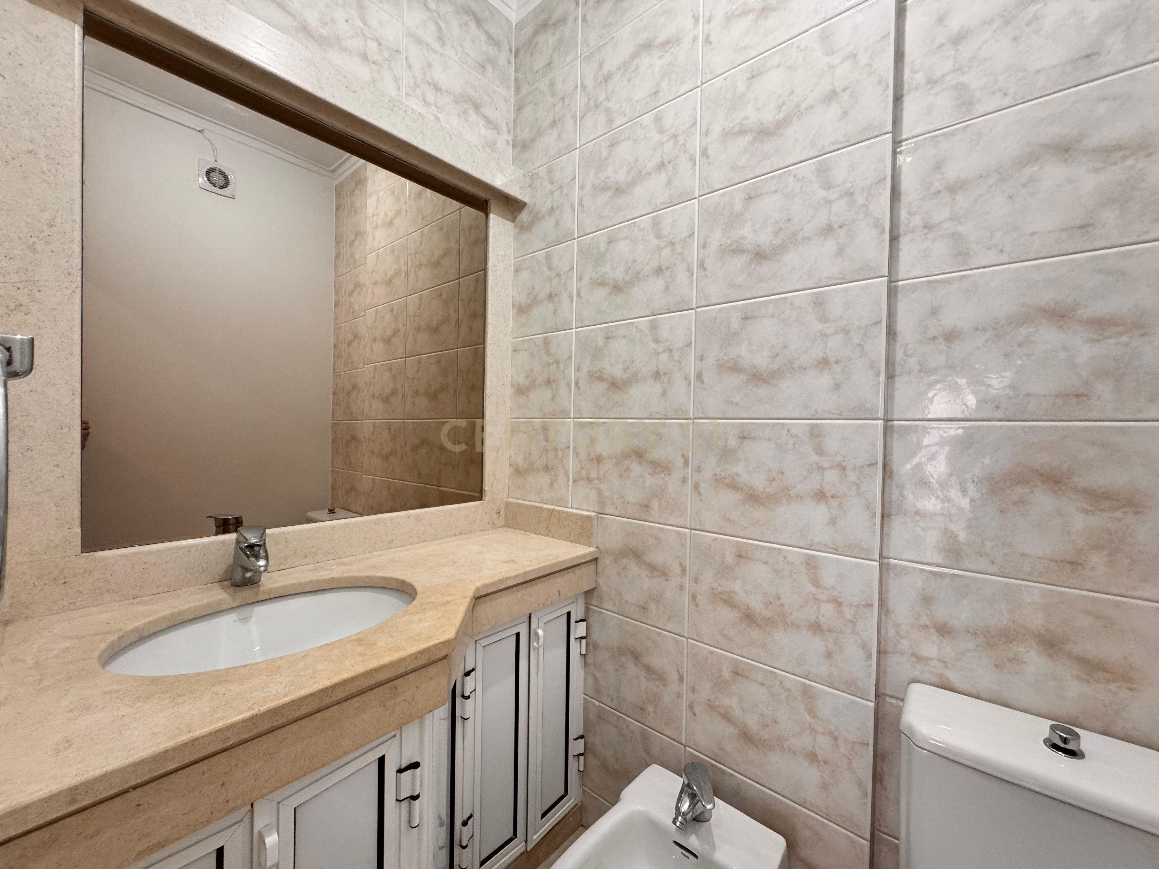 Fotografia 4 de Moderno apartamento T3 com Varanda em Oeiras, Lisboa