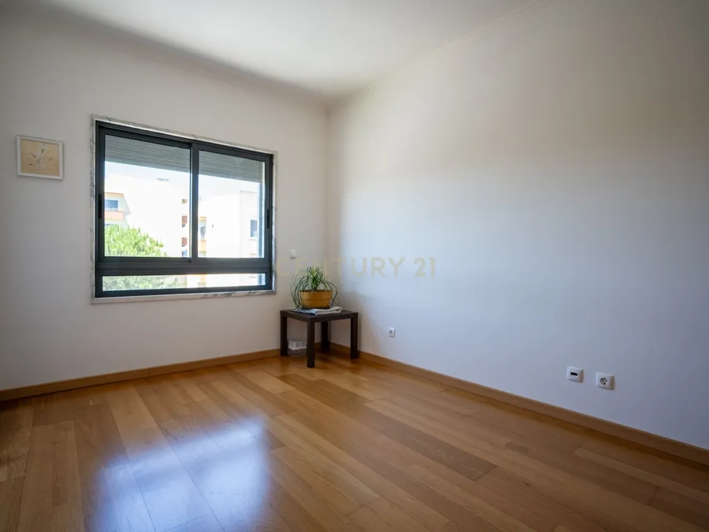 Apartamento T3 Porto Salvo - Image 10