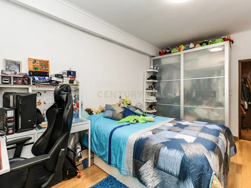Apartamento T2 com 87 m² em excelente estado – São João da Talha - Image 13