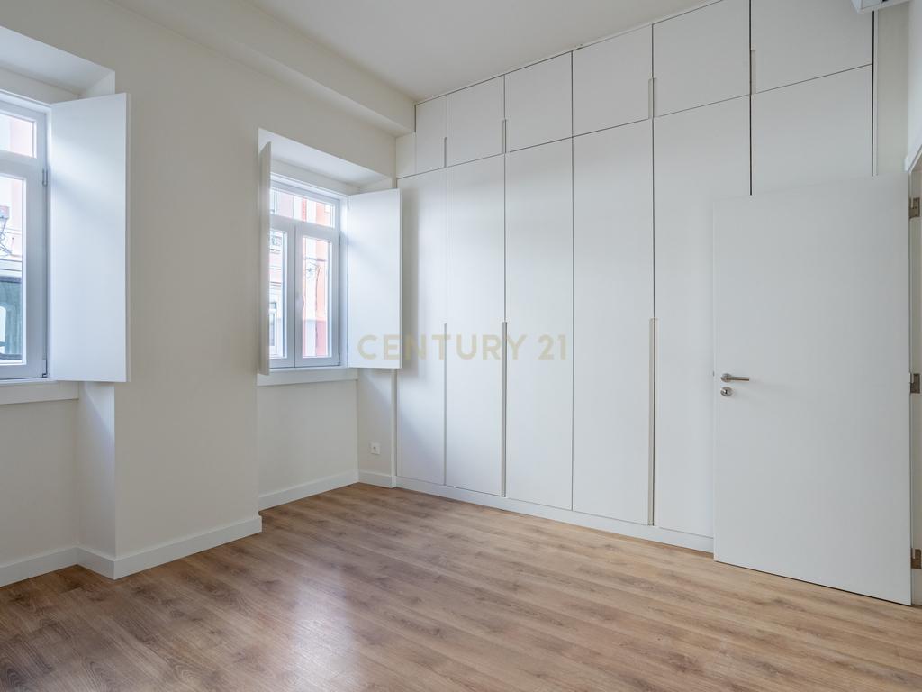 Apartamento T2 NOVO para Venda, em Campolide – Construção de Excelência com Traça Tradicional e Logradouro Privativo - Image 19