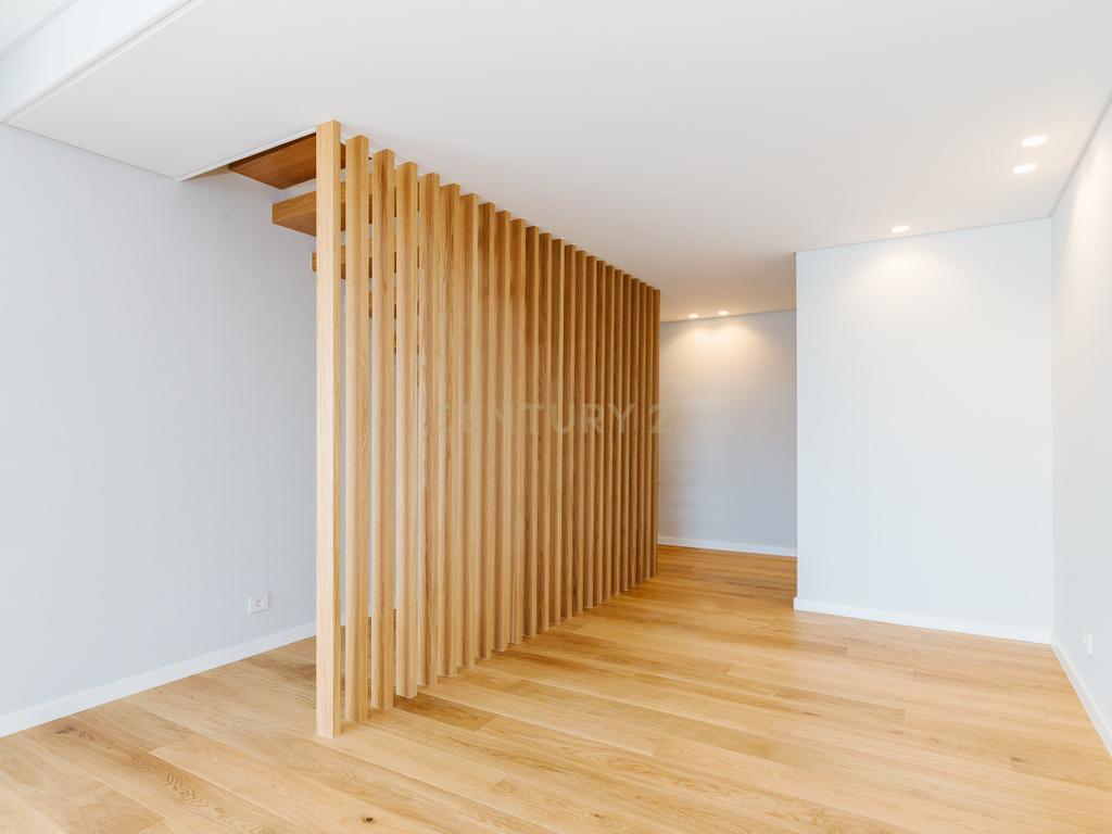 Apartamento Duplex T4 Novo na Rua Bartolomeu Dias, em Belém – conforto, modernidade, luz natural e espaço em Belém - Image 4