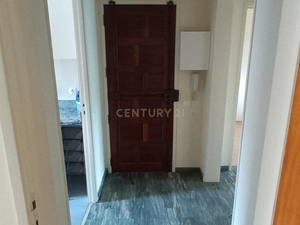Apartamento T3 em Santo António dos Cavaleiros – Arrendamento - Image 20