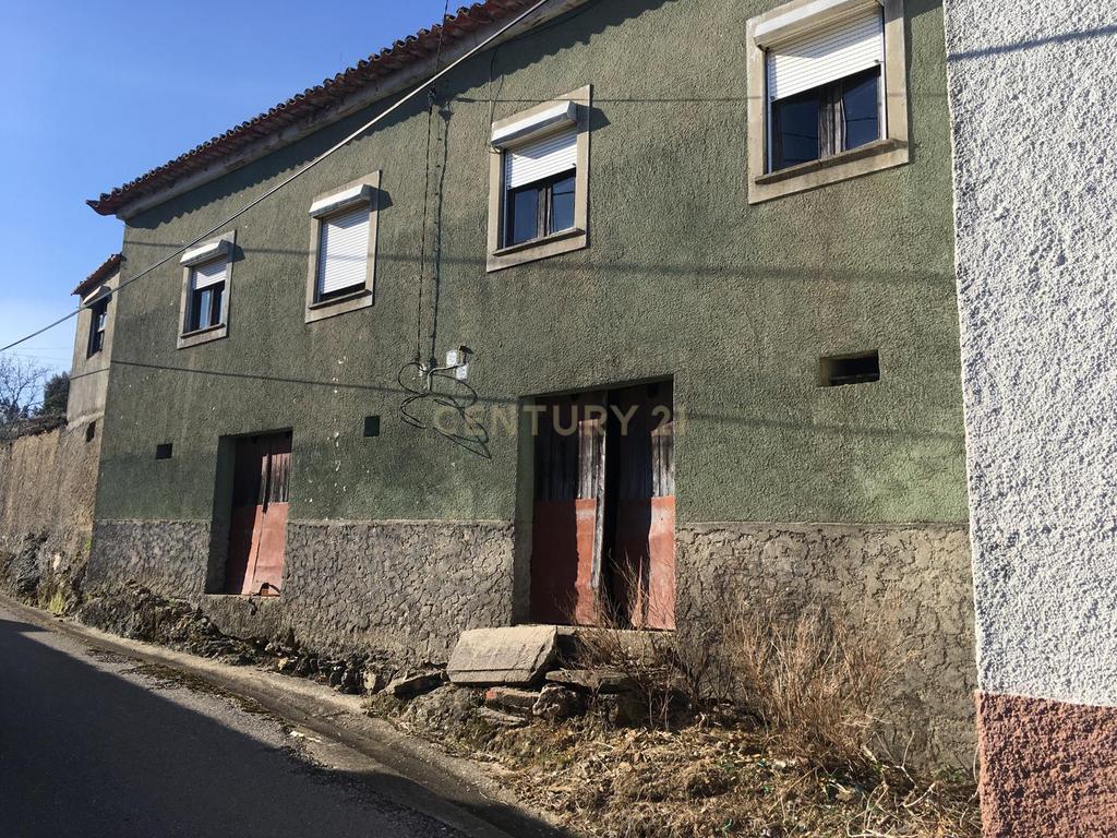 Espaçosa Moradia T5 na Moita, Anadia - Oportunidade Única! - Image 2