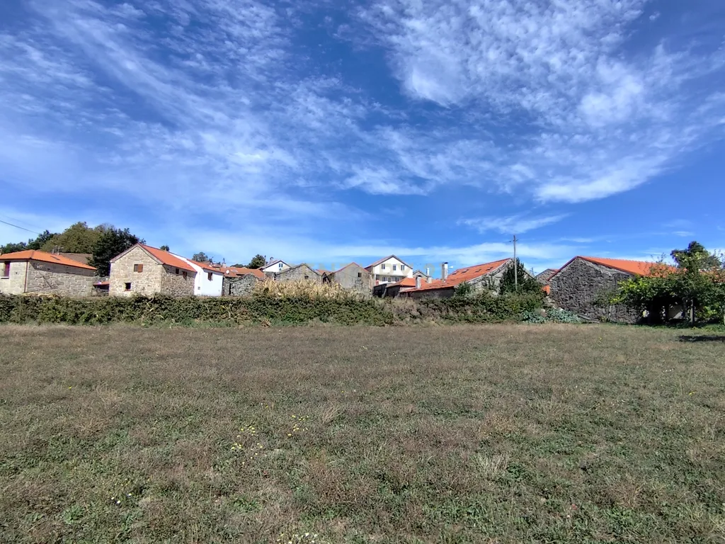 MORADIA COM TERRENO E VISTAS PARA A ALBUFEIRA DO ALTO RABAGÃO - Image 8