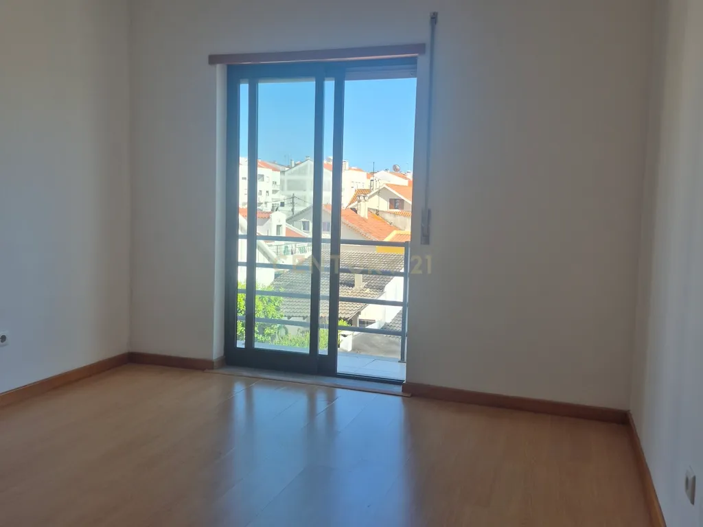 Apartamento T2 Quinta do Conde - Image 6