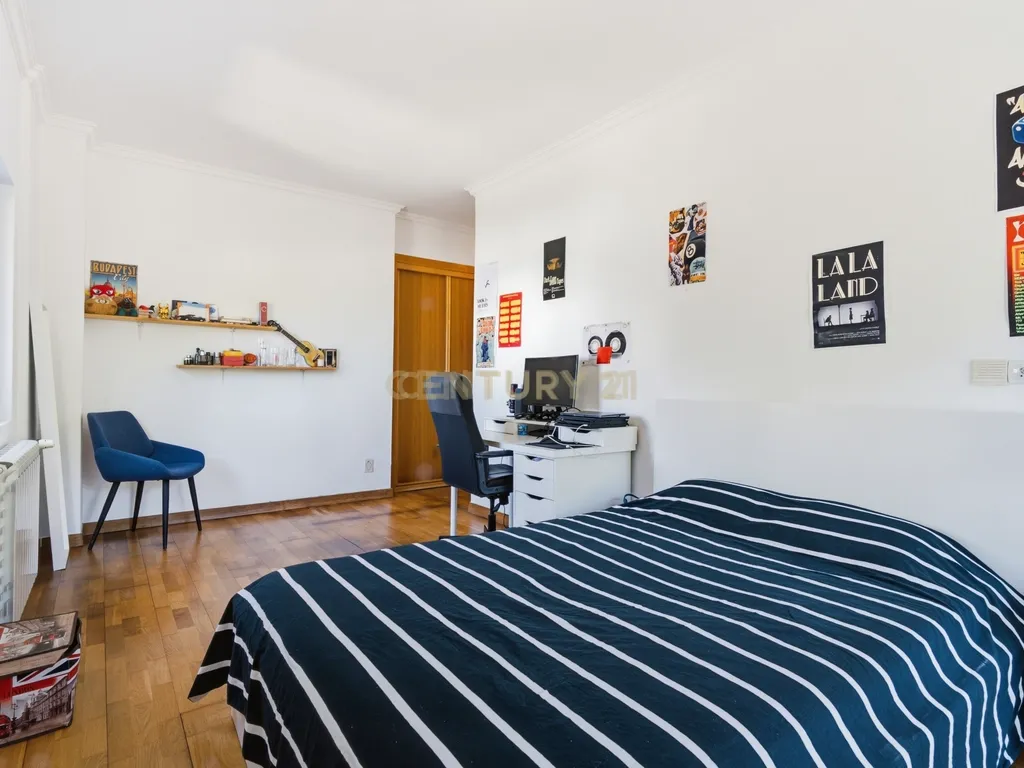 Elegante Apartamento T3 no Estoril com Box Fechada para 3 carros a poucos metros da praia - Image 20
