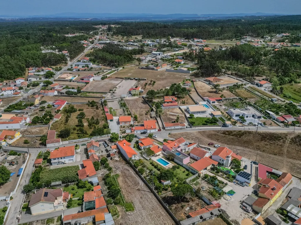 Moradia térrea T3+T0 com piscina, garagem e terreno com 2.257 m², no Ervedal, em Quiaios - Image 77
