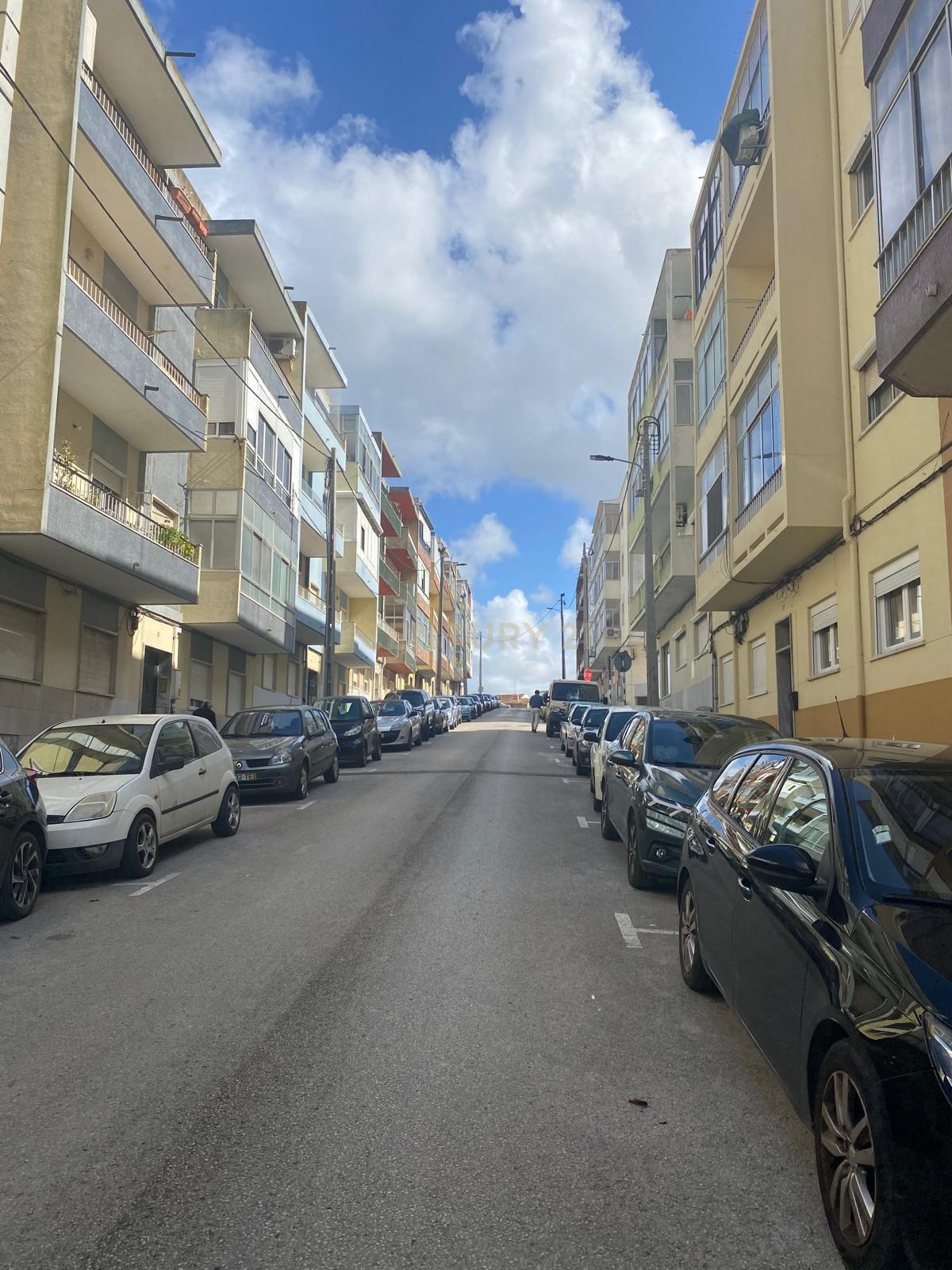 Apartamento T2 para venda - Arrentela Bairro Manuel André, Seixal - Image 19