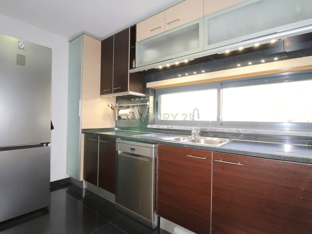 Moradia Contemporânea V3+1 Seixal - Image 19