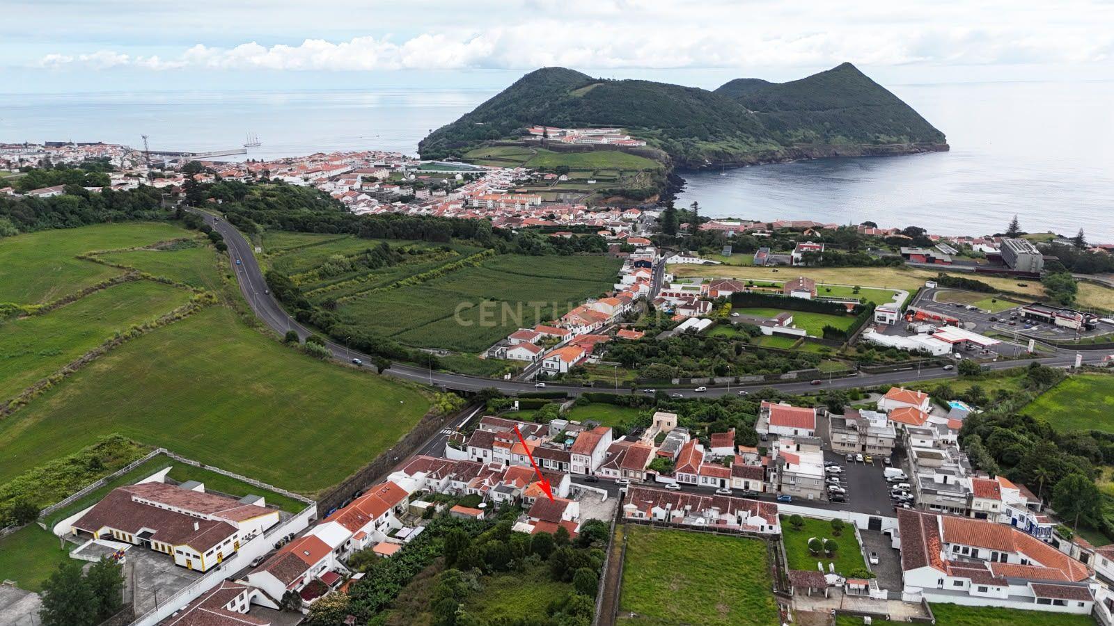Fotografia 9 de Moradia T4, localizada Pico da Urze , Angra do Heroísmo