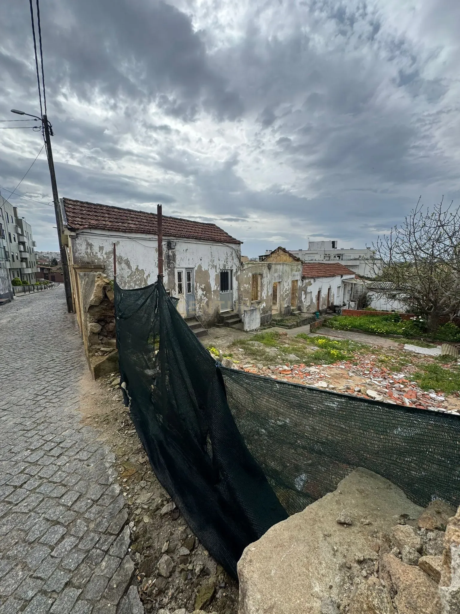 Fotografia 9 de Moradia T1 para Reabilitação com Jardim | Oliveira do Douro