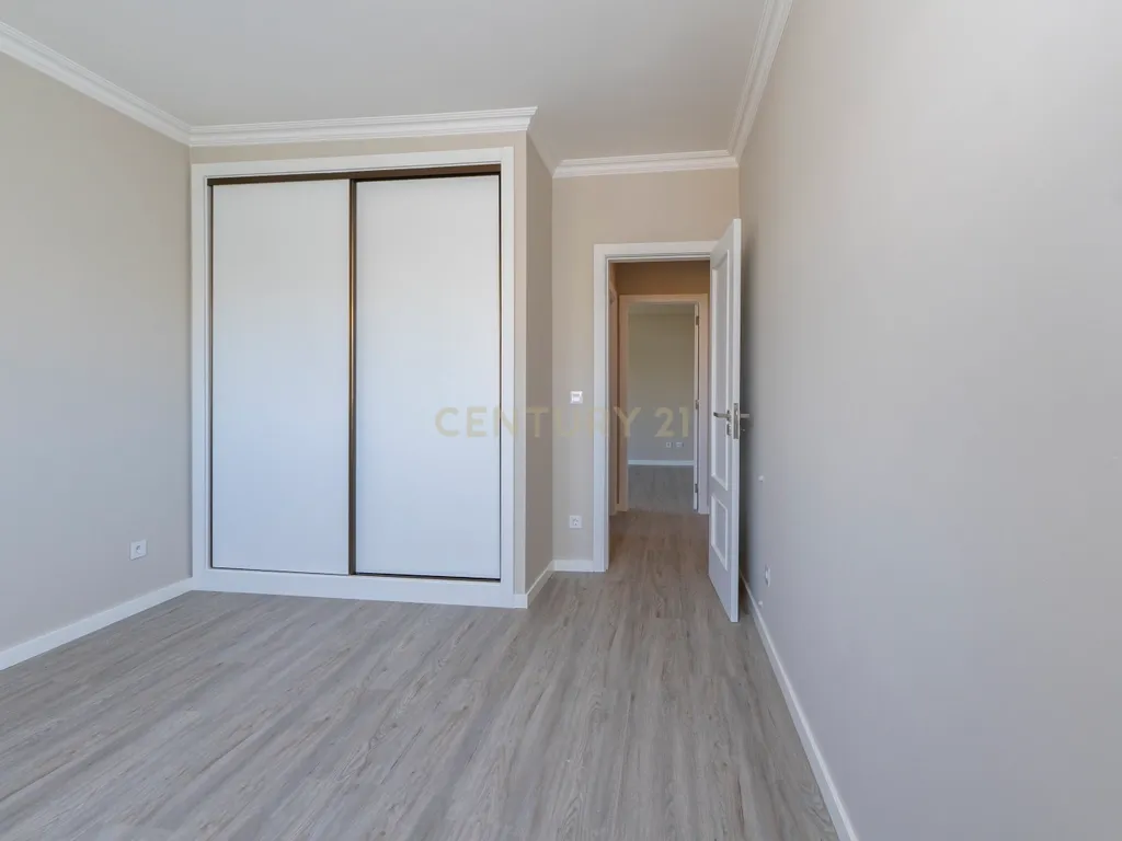 Apartamento Remodelado com Vista Mar na Ericeira, lugar de parqueamento - Image 12