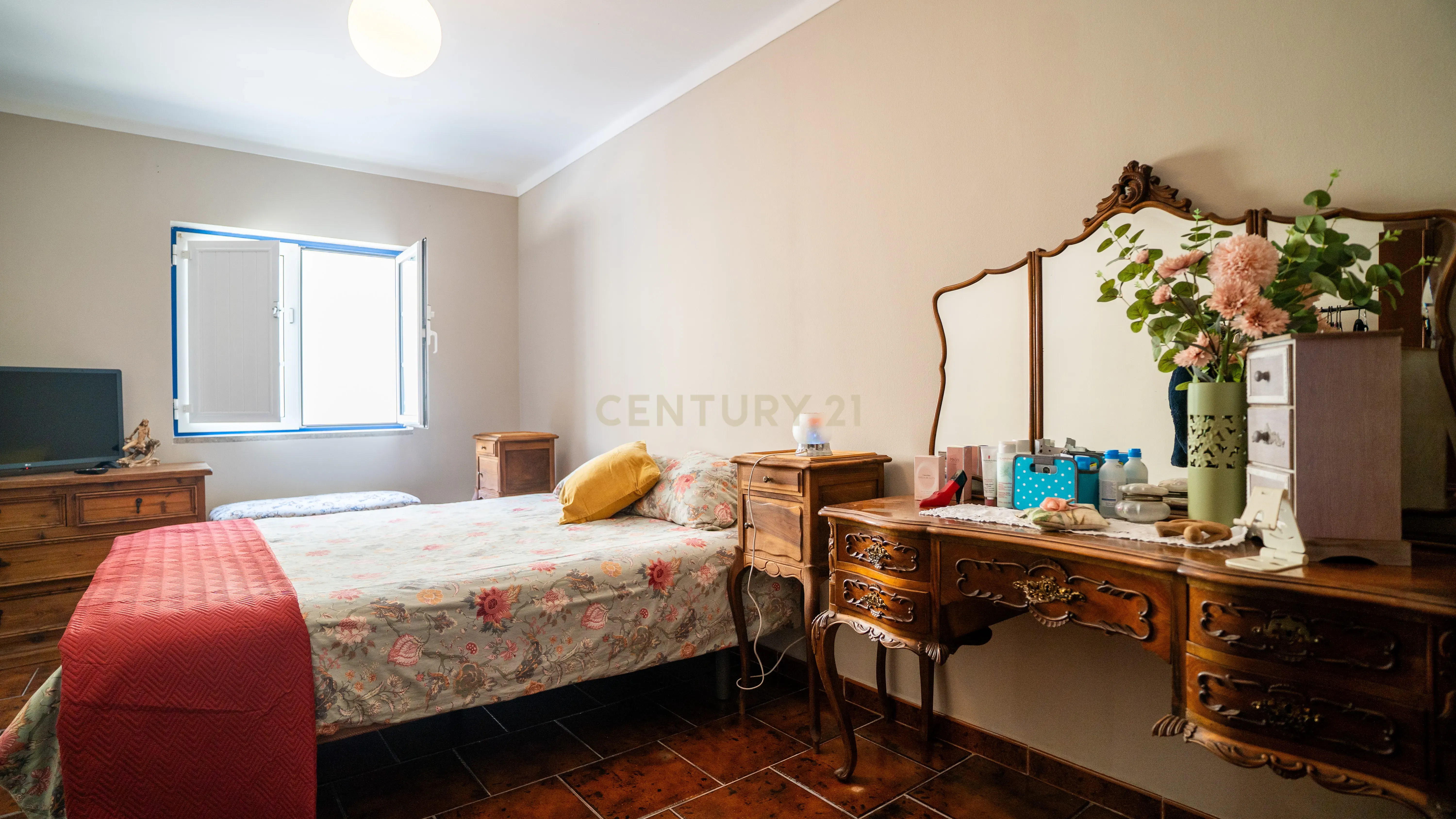 🏡 Moradia T4 Impecável em Olho Marinho – a poucos minutos de Peniche! - Image 13
