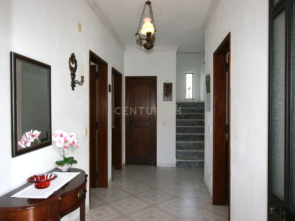 Propriedade de estilo tradicional T3+1, anexo e lote de 8080 m2 em Portela, São Bartolomeu de Messines - Image 8