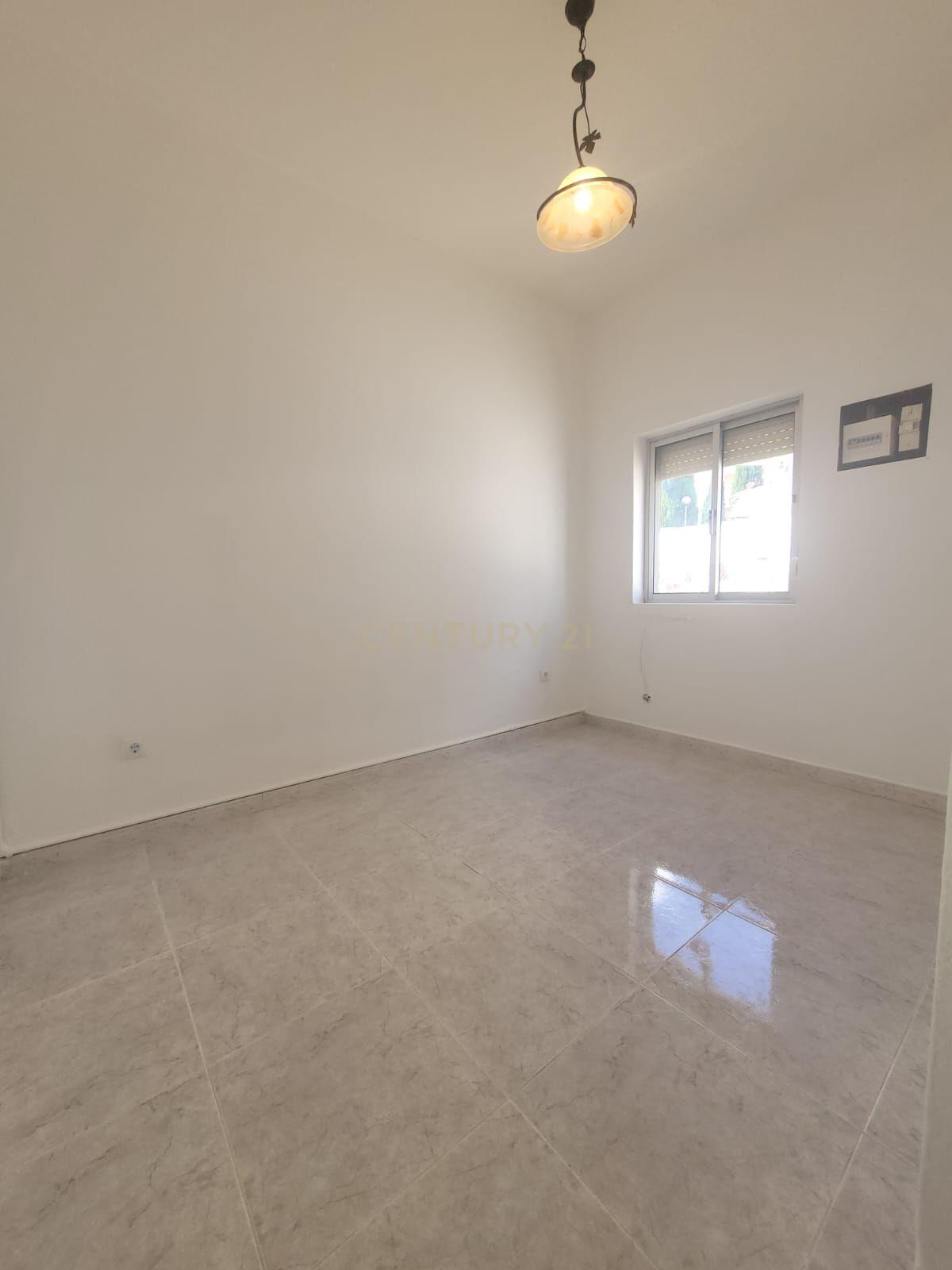 Moradia T2 em Vialonga - Image 2