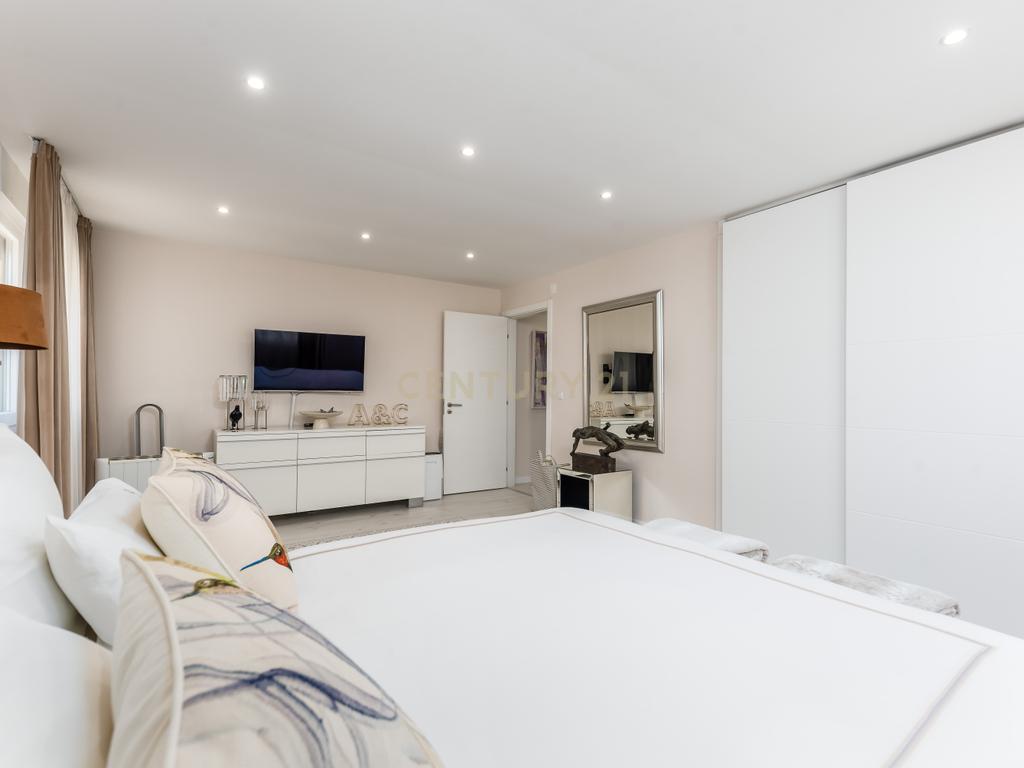 Apartamento T2 com elevador - Renovado - Image 18
